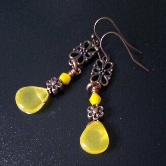 🍂🍁🍃 3/$25! Lemon Gumdrop Petals & Copper Flower + Filigree Dangle Earrings! - Picture 1 of 9